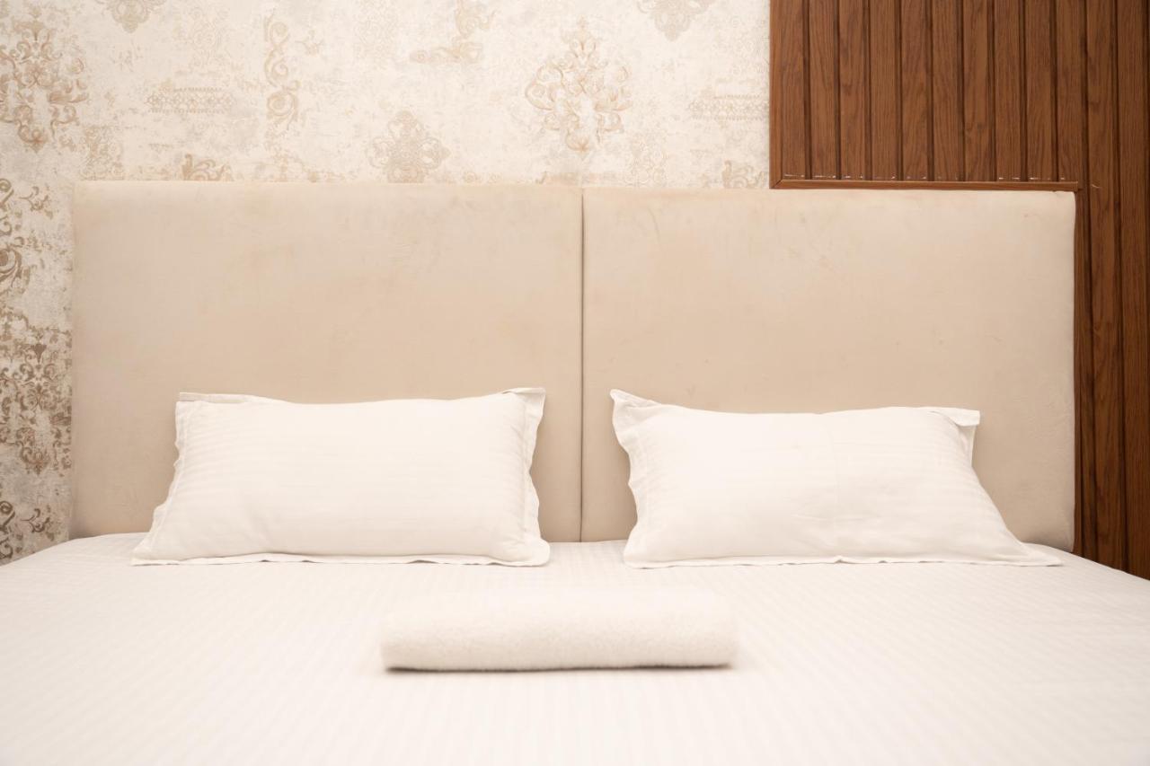 Holy Land Hotel Varanasi Exterior photo